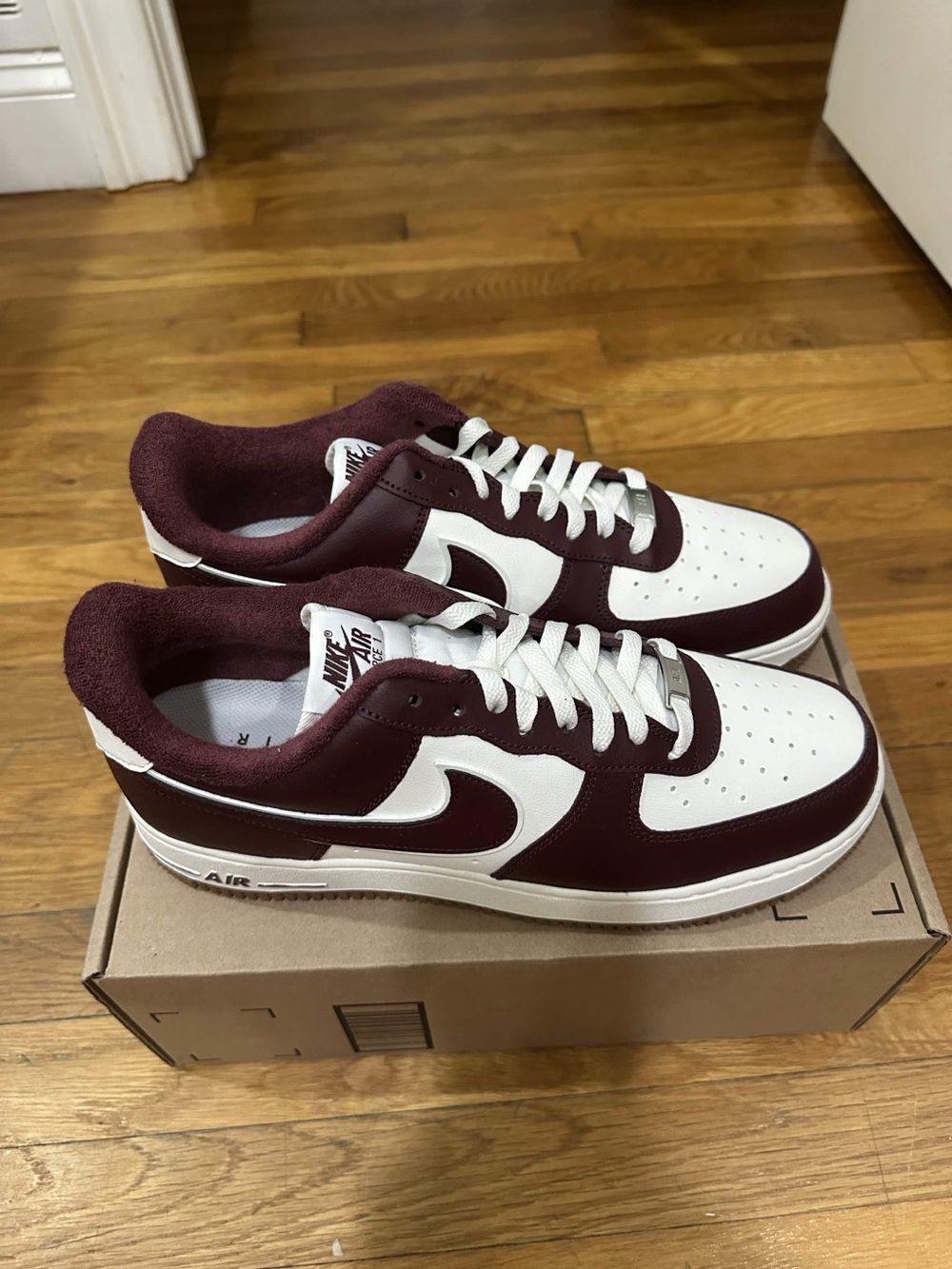 *New* Air Force 1 Low Men White Red (DQ7659-102) Size 10.5 *No Original Box*